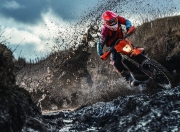 开云棋牌平台-赛道与球场，当F1年度争冠之夜遇上哈登状态火热