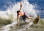 开云棋牌试玩-橙色郁金香凋零于阿尔卑斯山麓，维尼修斯导演的瑞士钟表终结荷兰神话