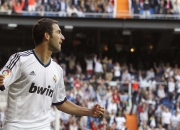 开云棋牌入口-塞维利亚强势晋级，奥纳纳F1揭幕战称王，体育世界的双线狂想曲