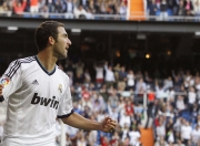 开云棋牌入口-塞维利亚强势晋级，奥纳纳F1揭幕战称王，体育世界的双线狂想曲