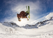 开云官网-世界排名争夺战之夜，东契奇压力下的完美爆发