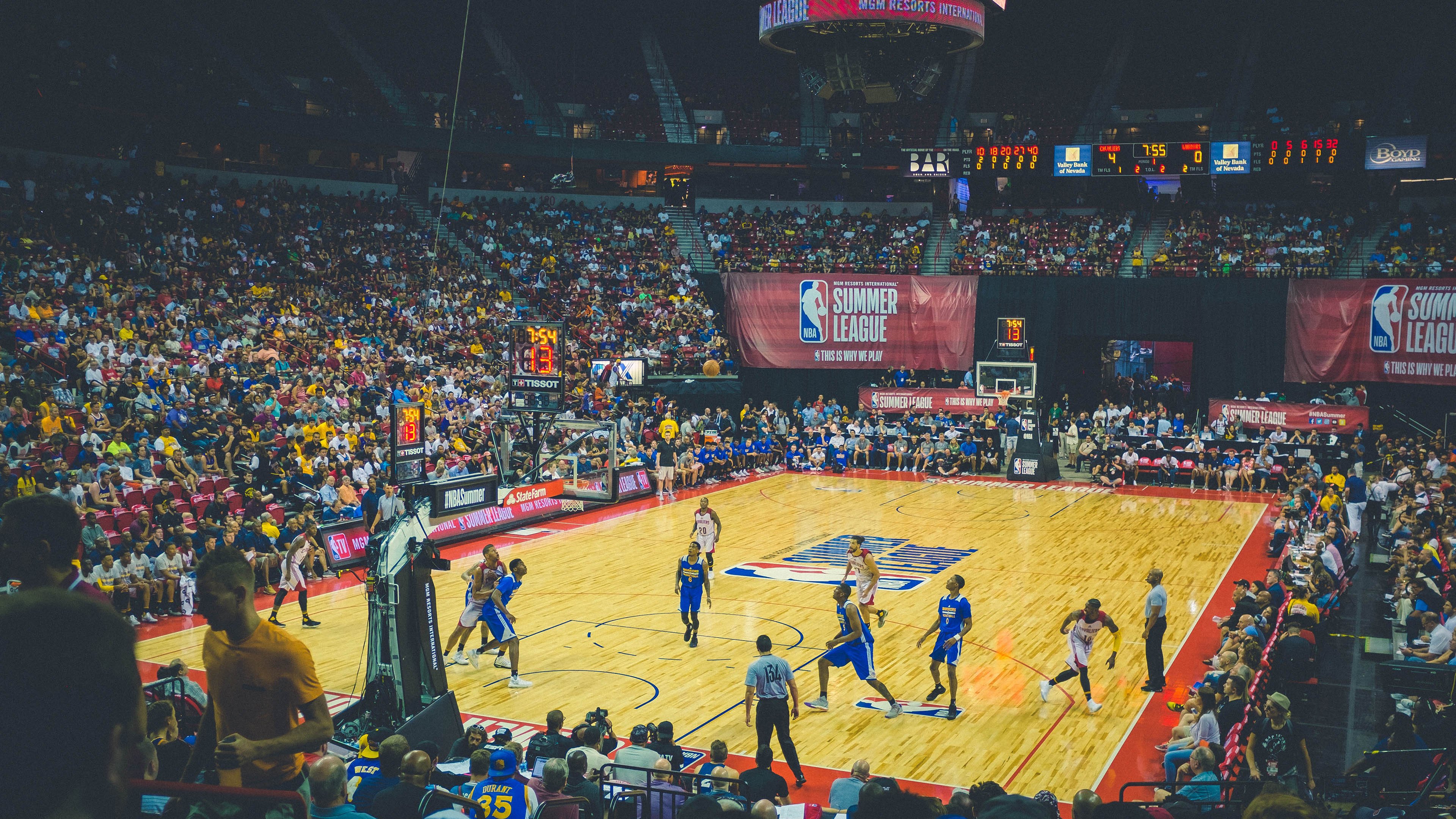 欧冠淘汰赛焦点战，鹈鹕鏖战浙江队，一场跨越时空的体育狂想