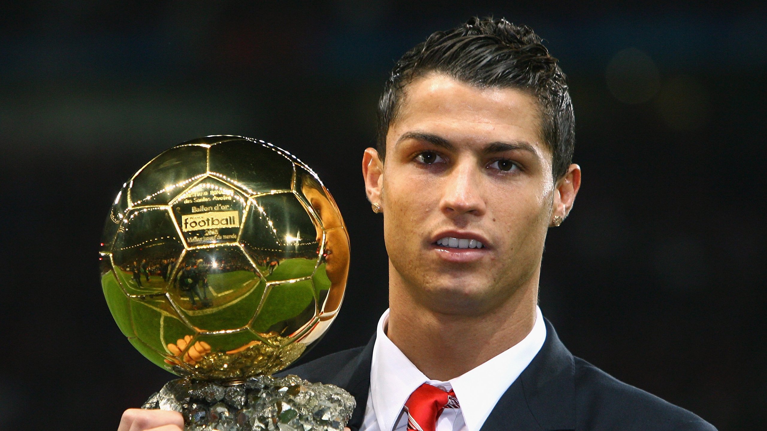 双星闪耀定义命运之夜,莱奥生死接管映衬卡塔尔资本足球的正面胜利