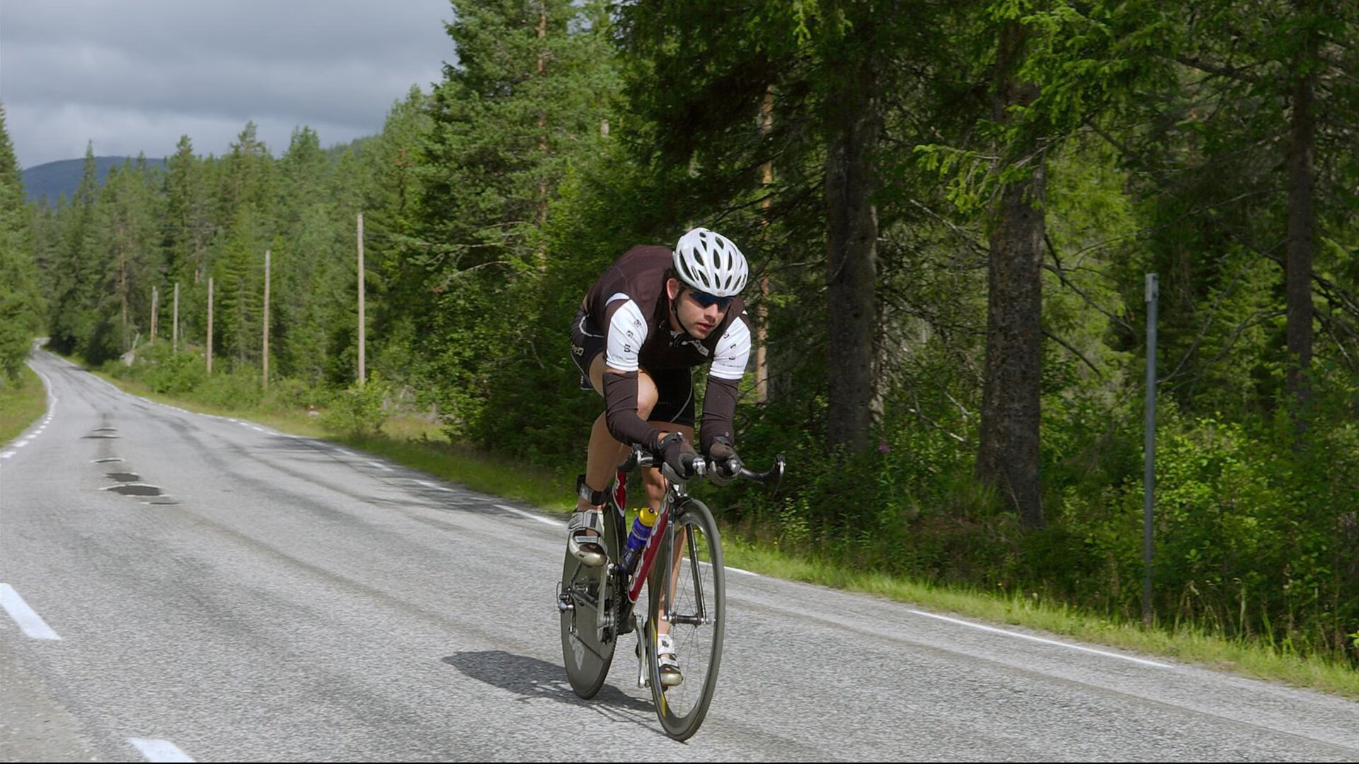 温网鏖战与戴维斯杯烽火，德约科维奇如何点燃网坛圣殿